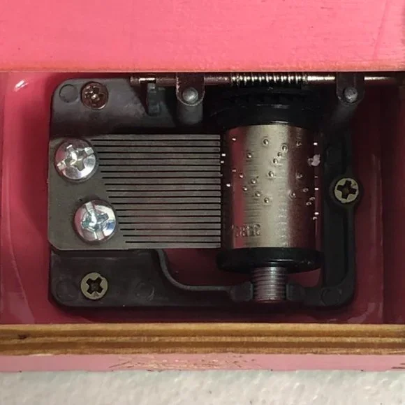 Sailor Moon Pink Hand Crank Wooden Music Box - Picture 4 of 10